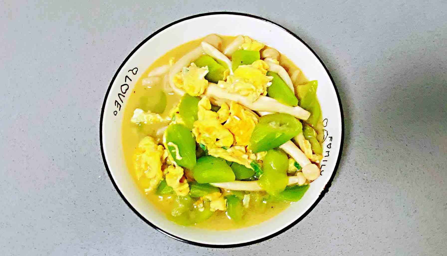 雞蛋白玉菇燜絲瓜，清淡又鮮香，簡單卻營養～的做法-咸鮮味燒菜譜