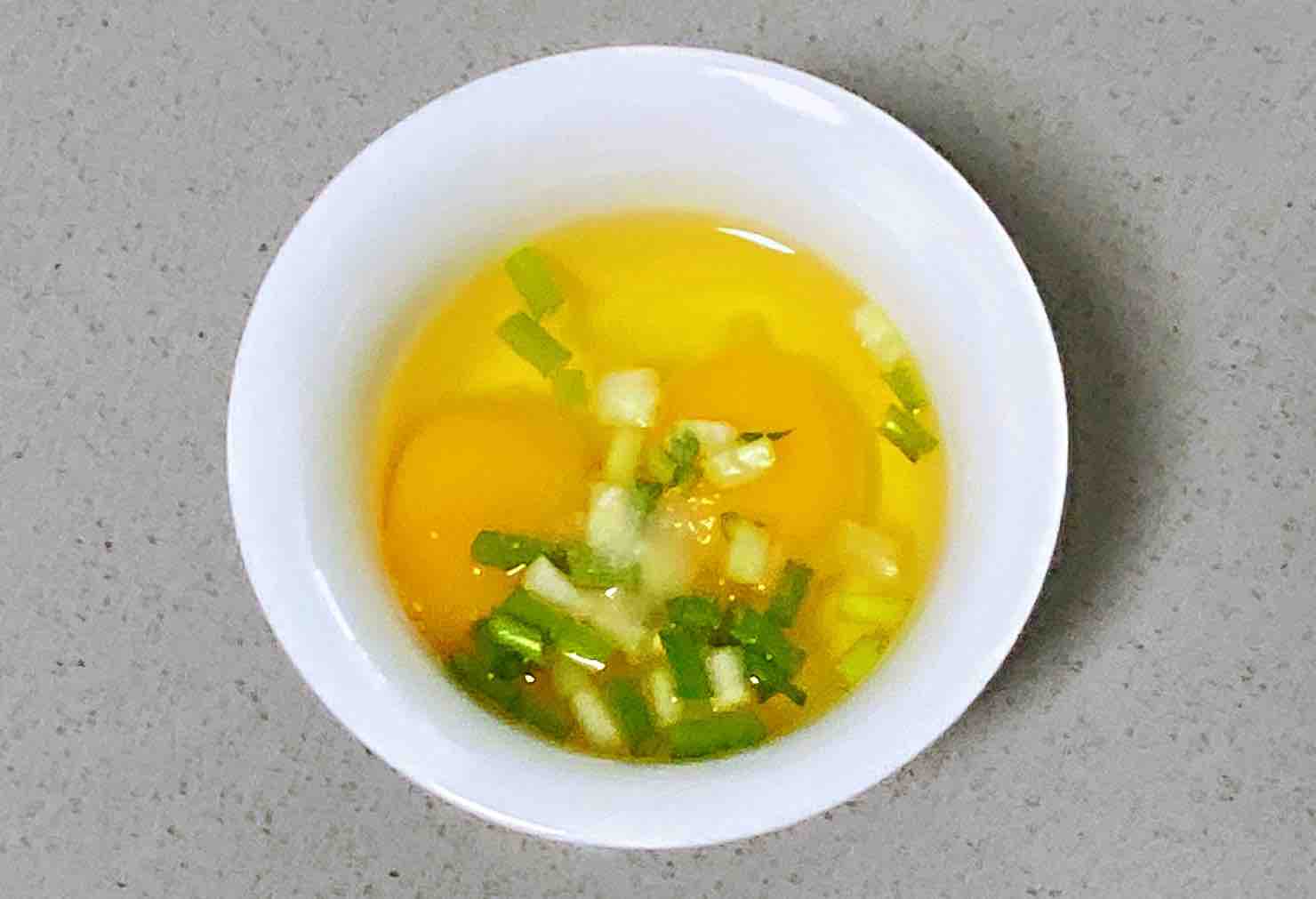 雞蛋白玉菇燜絲瓜，清淡又鮮香，簡單卻營養～的做法-咸鮮味燒菜譜