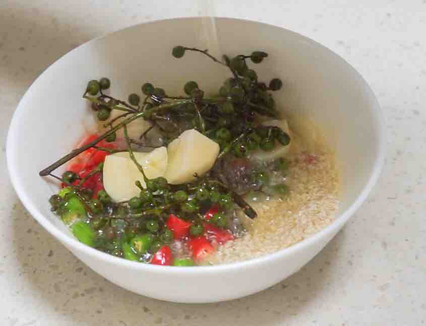 簡單兩步，教你做超嫩的撈汁小海鮮的做法-香辣味煮菜譜