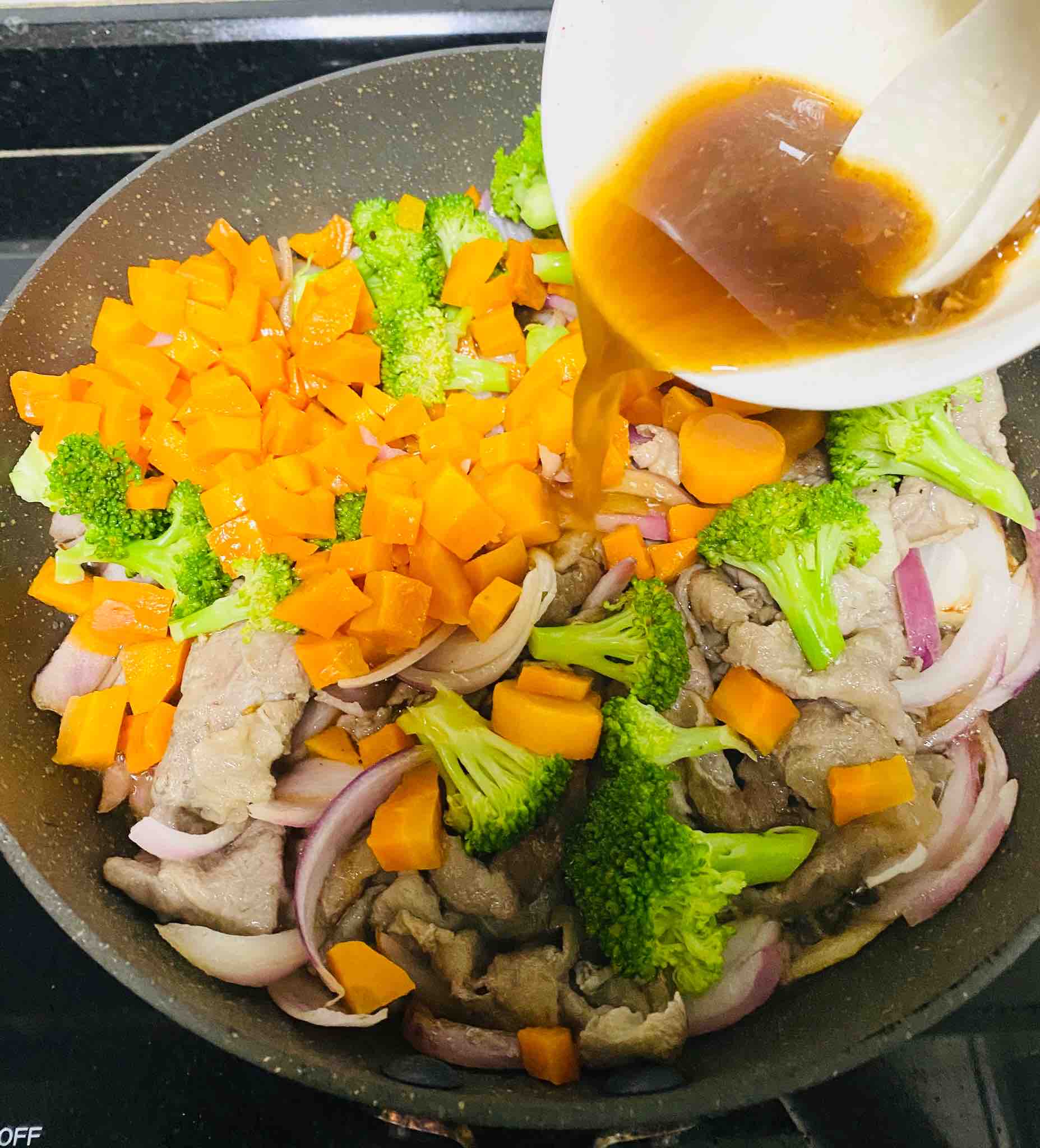 暑假指南，日式醬香肥牛飯，專治熊孩子！的做法-家常味炒菜譜