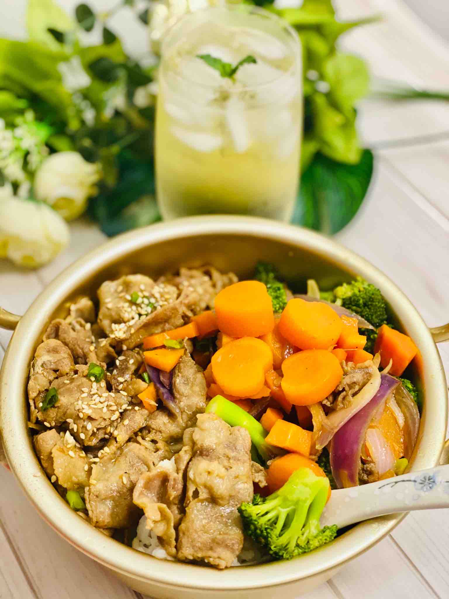 暑假指南，日式醬香肥牛飯，專治熊孩子！的做法-家常味炒菜譜