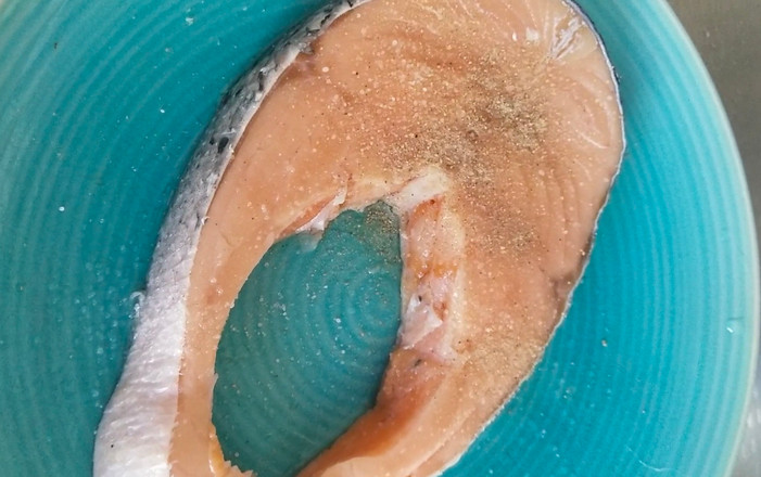 煎三文魚扒的做法-咸鮮味煎菜譜