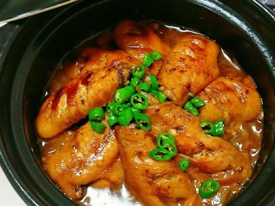 葡萄酒砂鍋雞翅煲的作法-咸鮮味燉菜譜