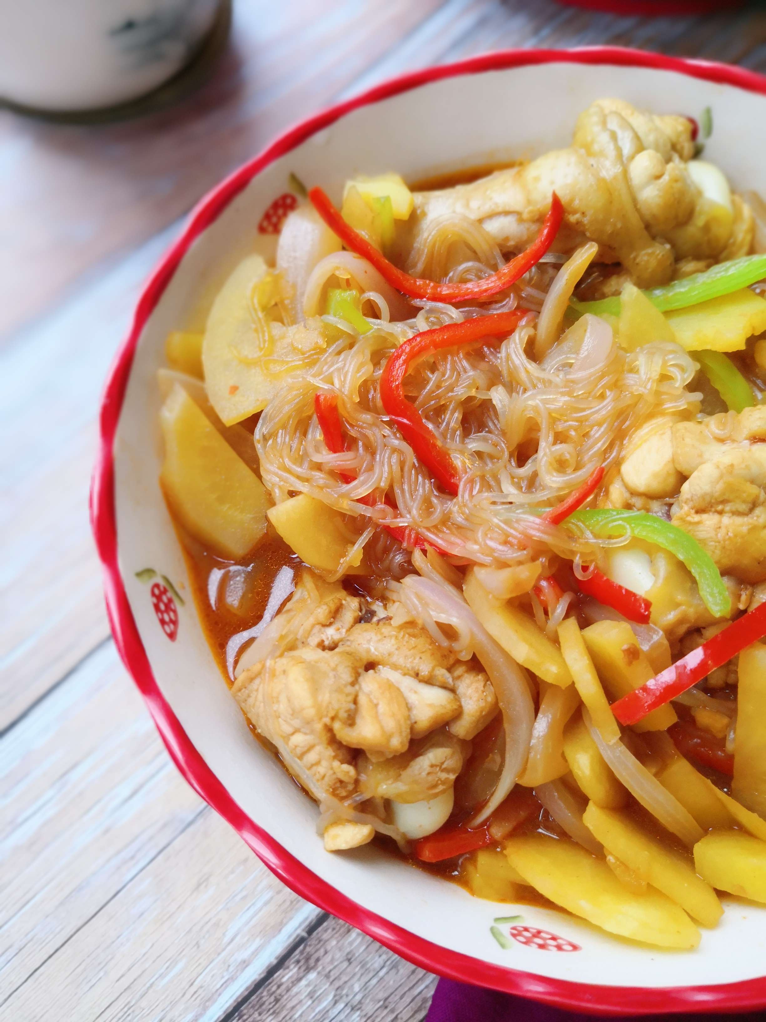 粉絲雞腿煲的做法-家常味燉菜譜