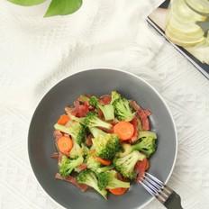 配粥小菜，培根胡蘿卜炒西藍花，營養(yǎng)搭配的作法-咸鮮味燒菜譜