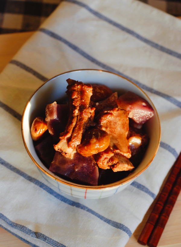 板栗土豆燒排骨的做法-家常味燒菜譜