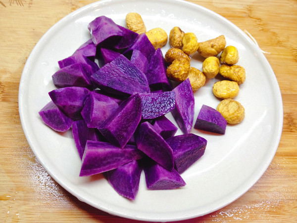 板栗土豆燒排骨的做法-家常味燒菜譜