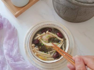 菌菇海帶燉鴨湯的作法-咸鮮味燉菜譜