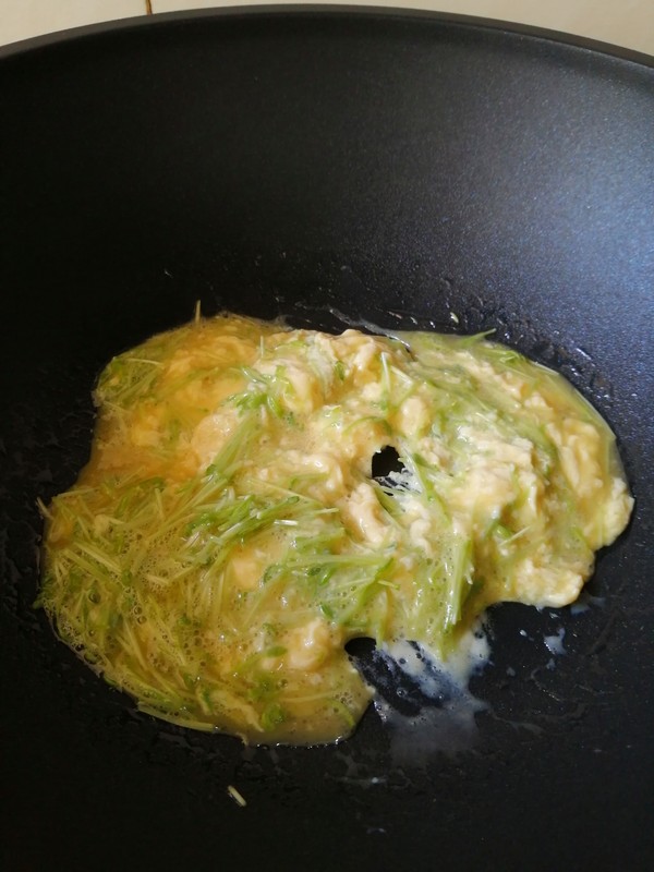 簡(jiǎn)簡(jiǎn)單單也不失美味~~松柳苗炒雞蛋的做法-家常味炒菜譜