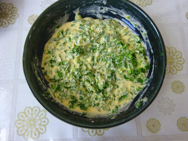 韭菜雞蛋餅的做法-咸鮮味烙菜譜