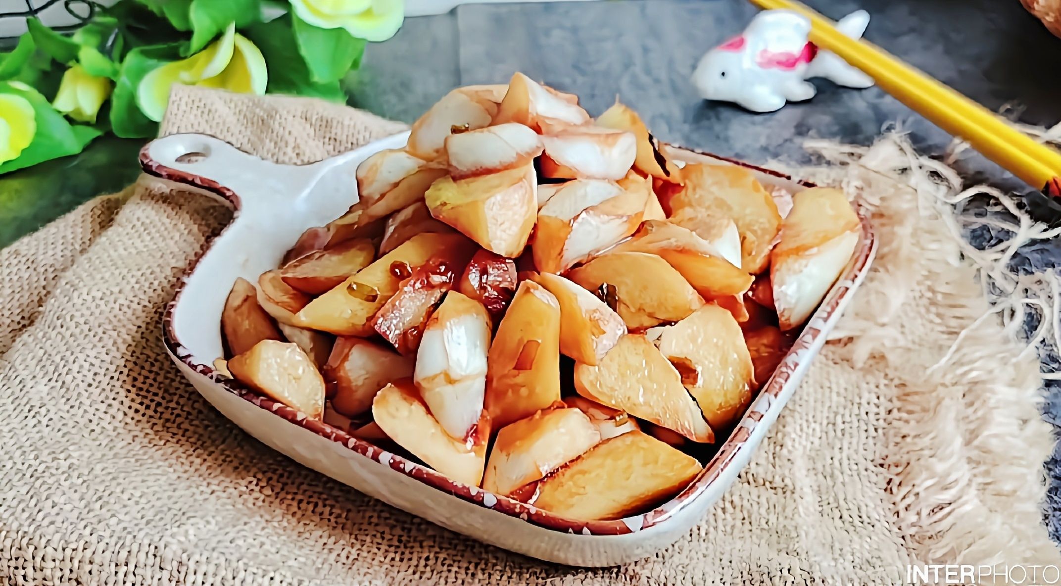 秋冬補(bǔ)虛健體…油燜茭白的做法-咸鮮味燜菜譜