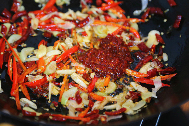 香辣毛豆米炒小魚干的做法-家常味炒菜譜