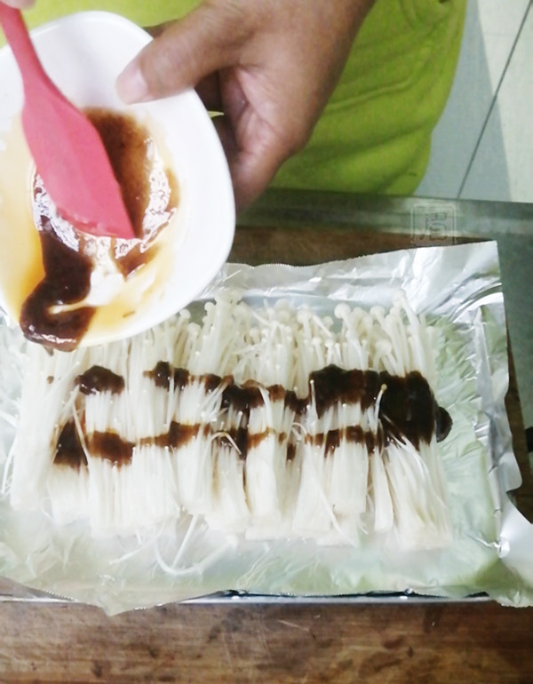 錫紙金針菇的做法-咸鮮味烤菜譜