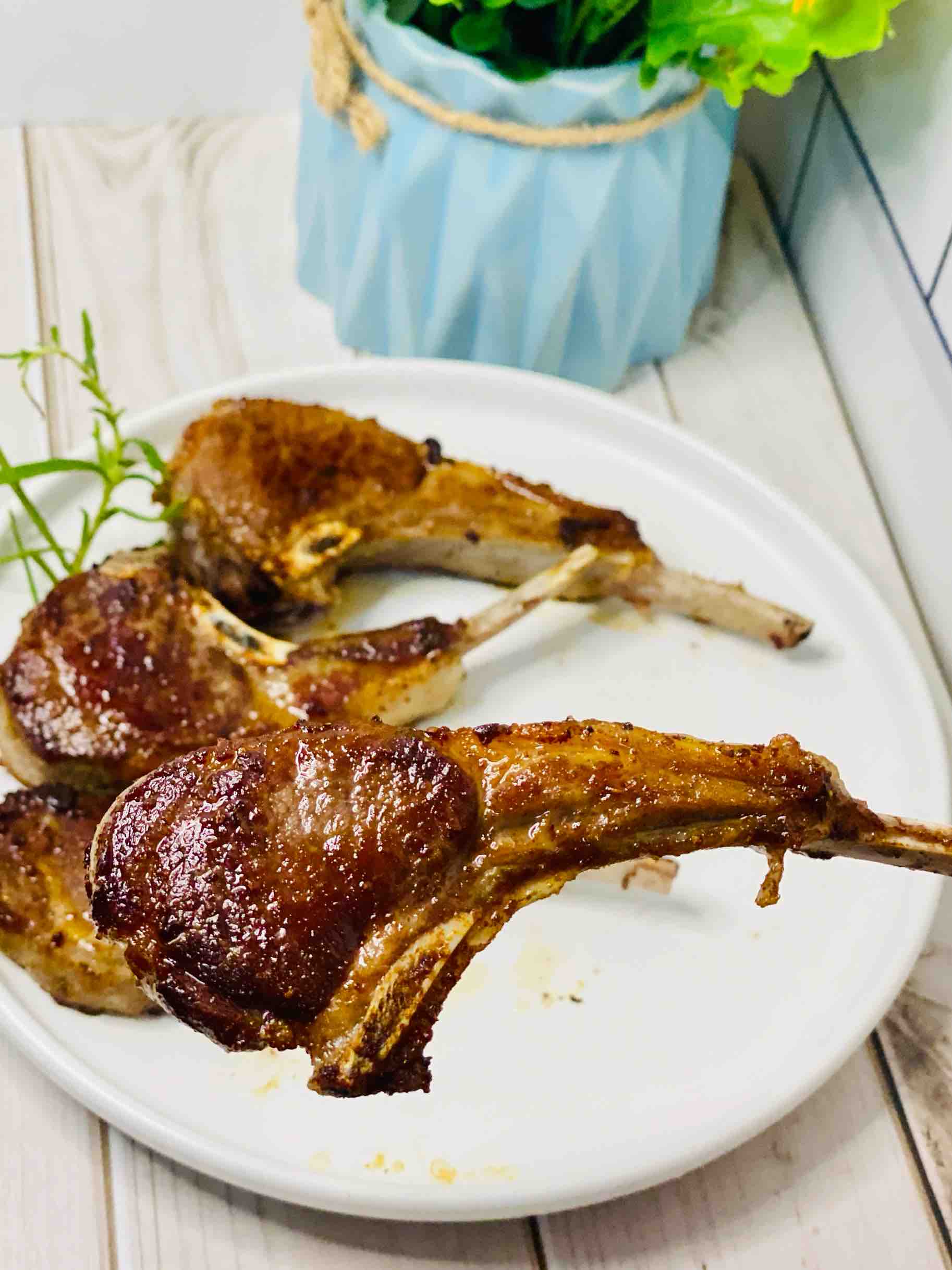 法式小羊排，這樣做??爆汁鮮嫩，超好吃???的做法-家常味煎菜譜