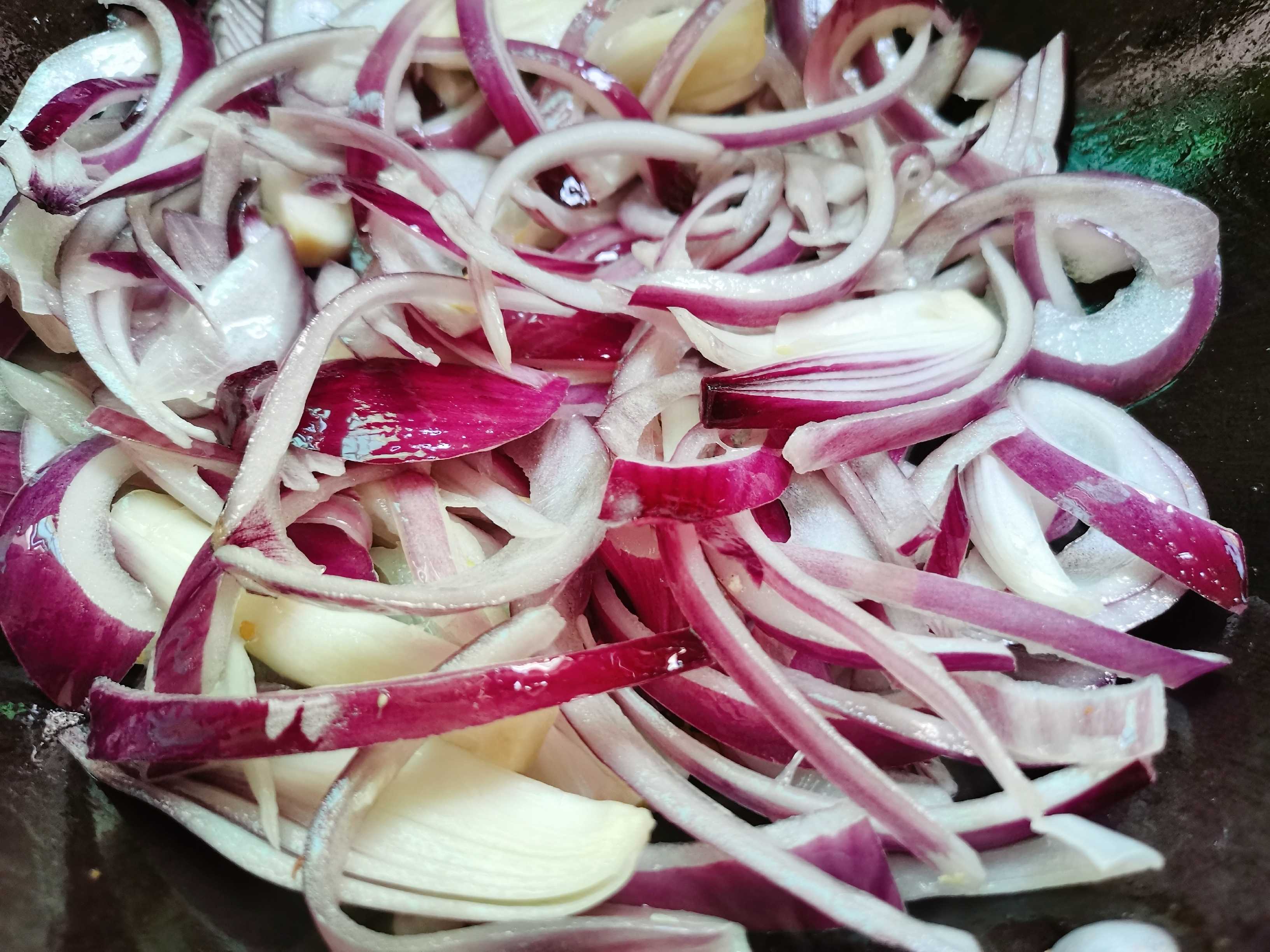 洋蔥炒蛋的做法-家常味炒菜譜-易網健康養生網 洋蔥炒蛋的做法-家常味炒菜譜