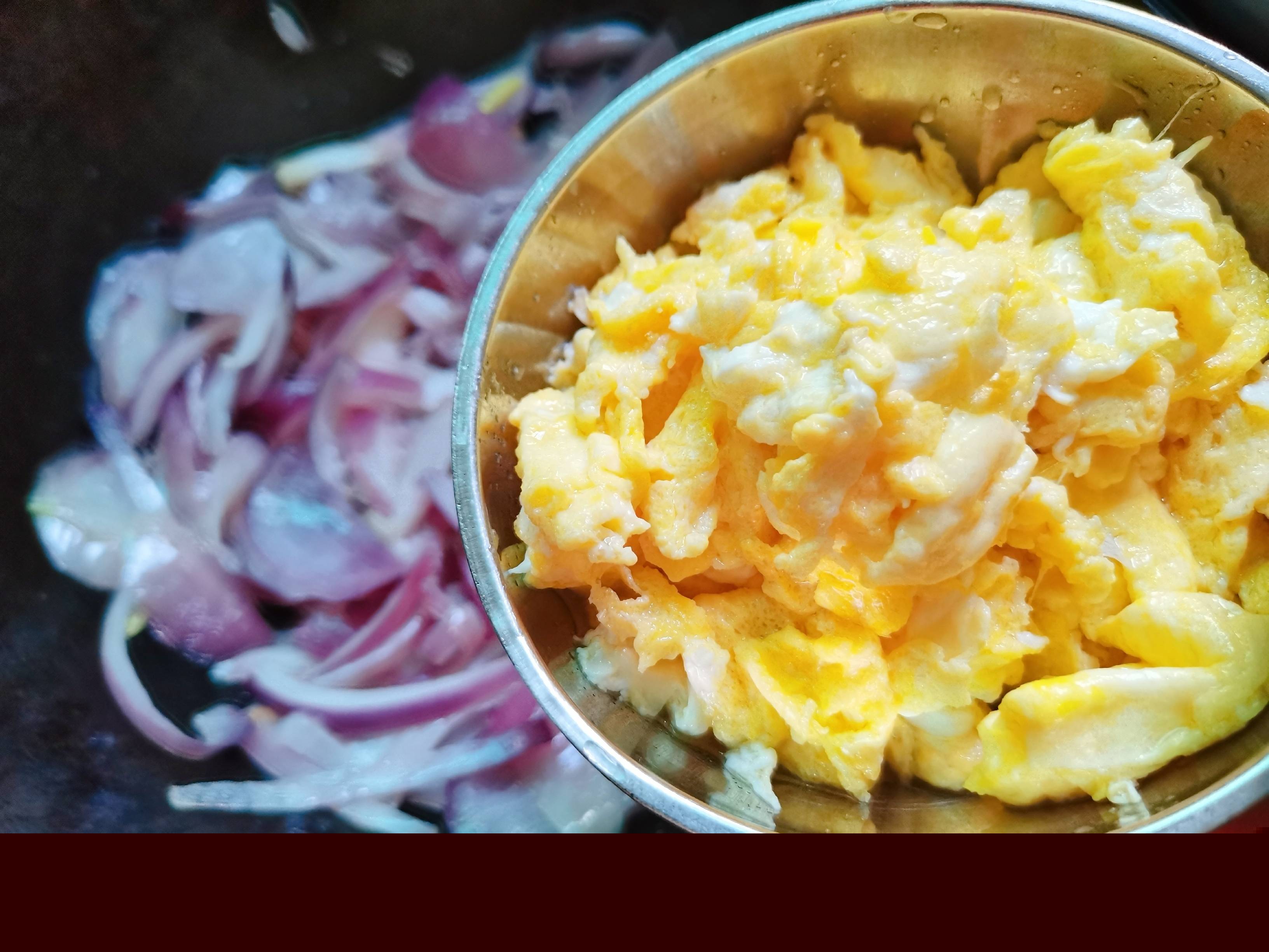 洋蔥炒蛋的做法-家常味炒菜譜-易網健康養生網 洋蔥炒蛋的做法-家常味炒菜譜