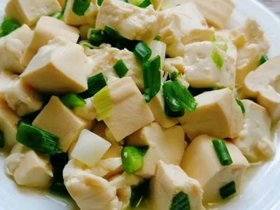 小蔥拌豆腐的做法-家常味拌菜譜