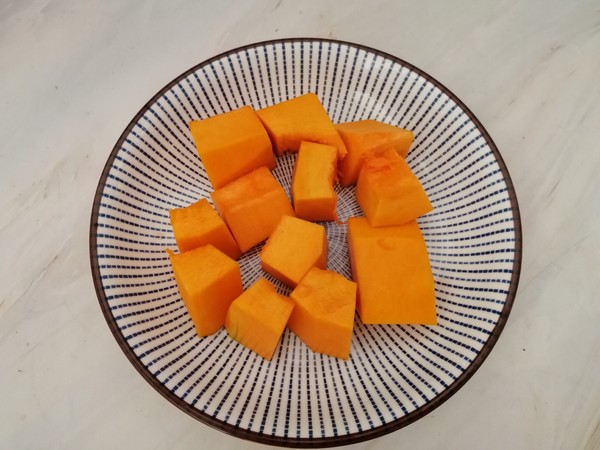 南瓜蒸千層餅的做法-甜味蒸菜譜-易網<a href=http://m.logojc.com/ target=_blank class=infotextkey>健康養生</a>網 南瓜蒸千層餅的做法-甜味蒸菜譜