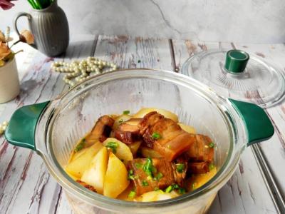 冬天就吃美味有營(yíng)養(yǎng)的臘肉煨蘿卜的做法-咸鮮味燉菜譜