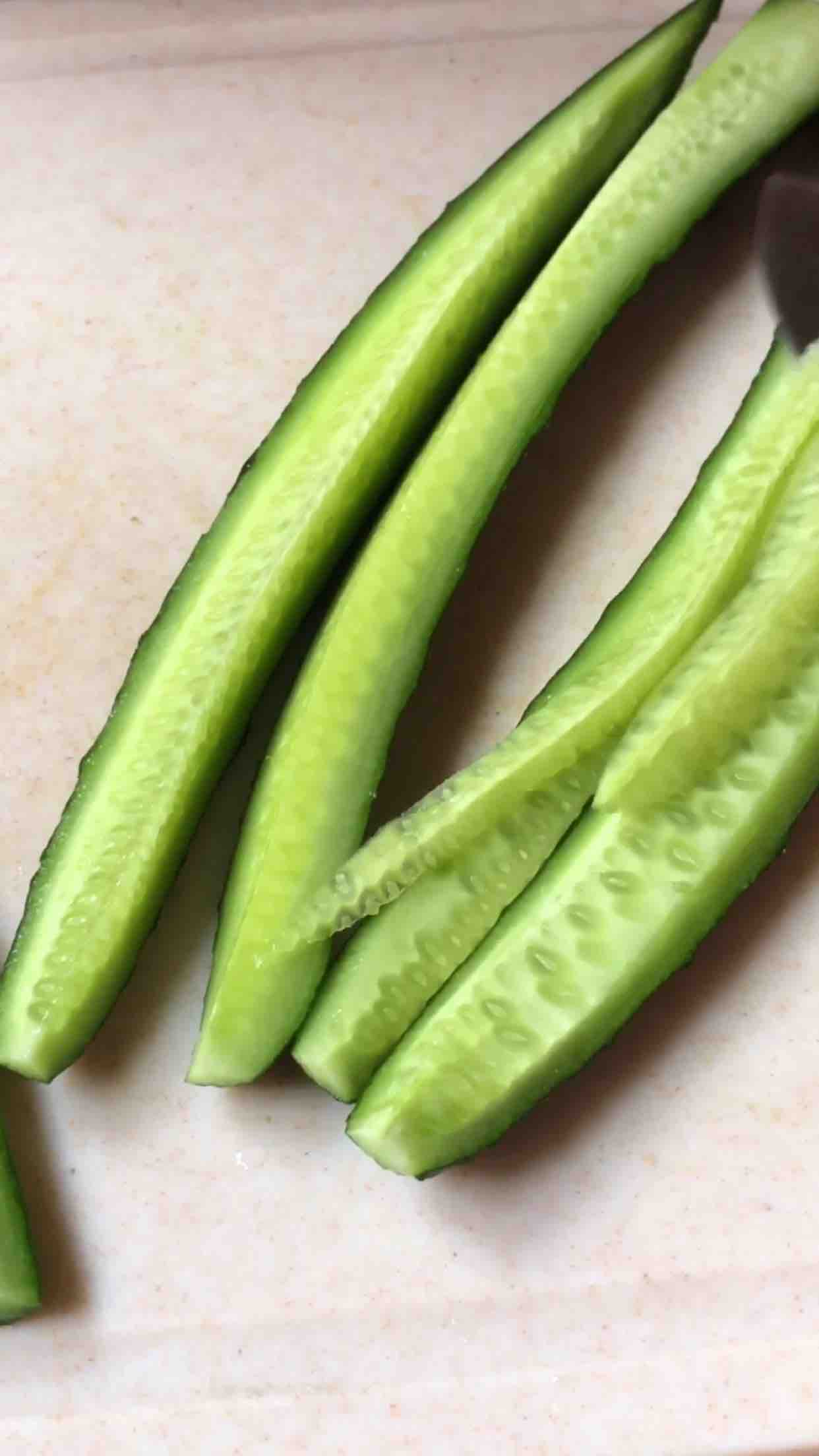 香辣黃瓜小菜的做法-香辣味腌菜譜-易網健康養生網 香辣黃瓜小菜的做法-香辣味腌菜譜