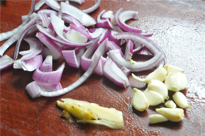 電飯鍋雞爪煲的做法-咸鮮味燒菜譜