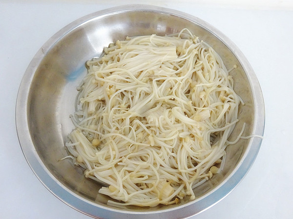 羊肉金針菇炒芹菜的做法-咸鮮味炒菜譜-易網(wǎng)健康養(yǎng)生網(wǎng) 羊肉金針菇炒芹菜的做法-咸鮮味炒菜譜