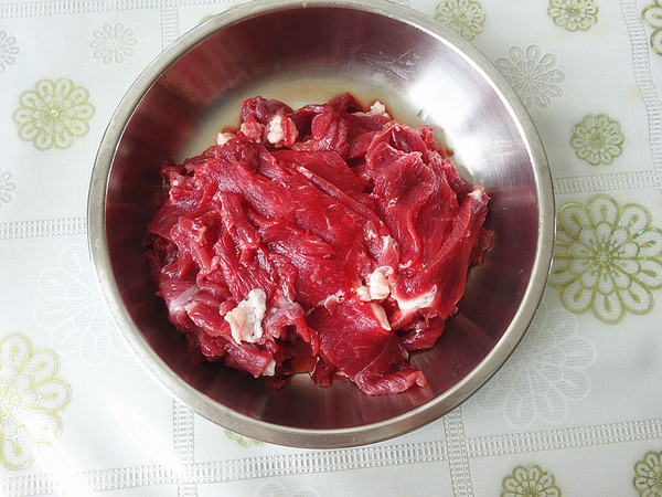 羊肉金針菇炒芹菜的做法-咸鮮味炒菜譜-易網(wǎng)<a href=http://m.logojc.com/ target=_blank class=infotextkey>健康養(yǎng)生</a>網(wǎng) 羊肉金針菇炒芹菜的做法-咸鮮味炒菜譜