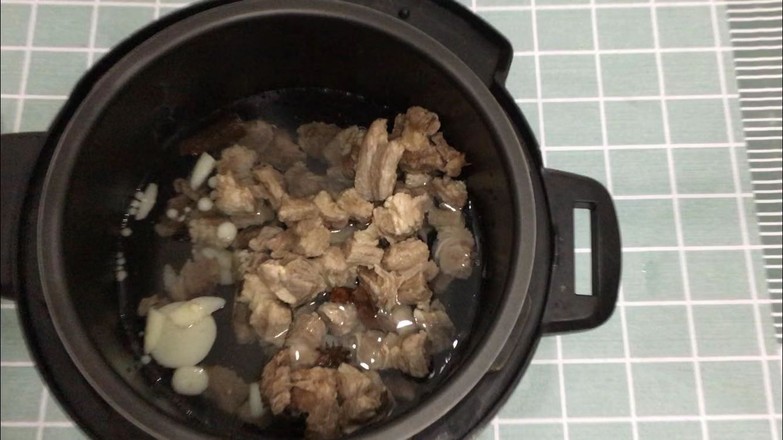 小寒進補---牛腩燉蘿卜的做法-醬香味燉菜譜