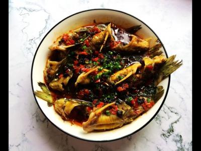 老干媽蒸黃骨魚的做法-香辣味蒸菜譜