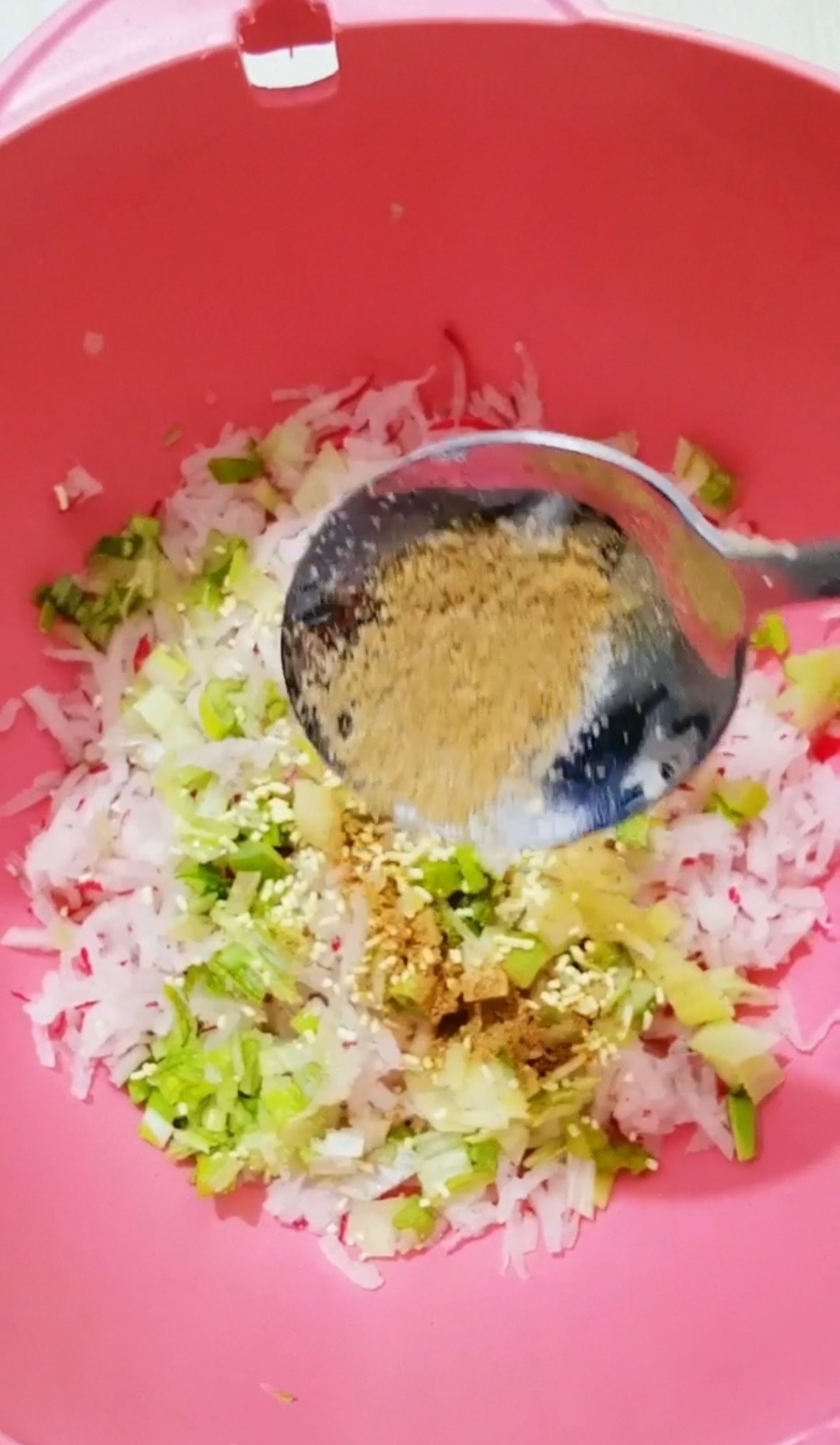 大蘿卜丸子的做法-咸鮮味炸菜譜-易網健康養生網 大蘿卜丸子的做法-咸鮮味炸菜譜