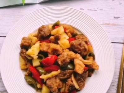 酸甜可口的菠蘿咕咾肉，全家都愛吃的做法-酸甜味炒菜譜