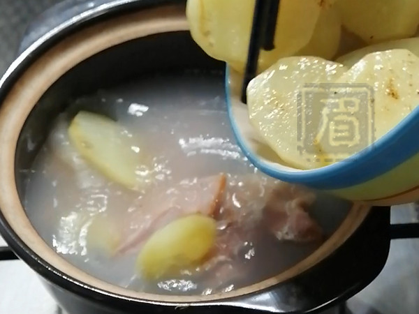 熱乎乎的泡菜鍋，驅寒還管飽！的做法-酸辣味煮菜譜