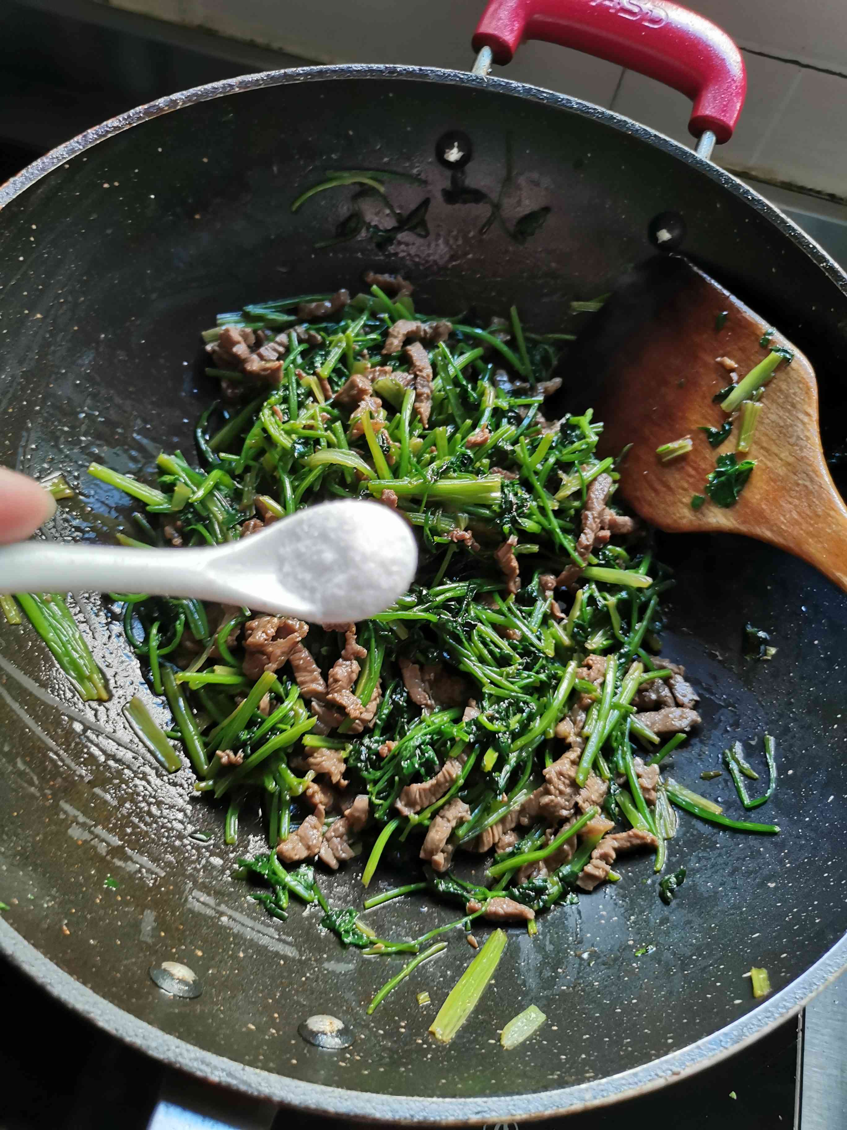 香菜炒牛肉的做法-家常味炒菜譜