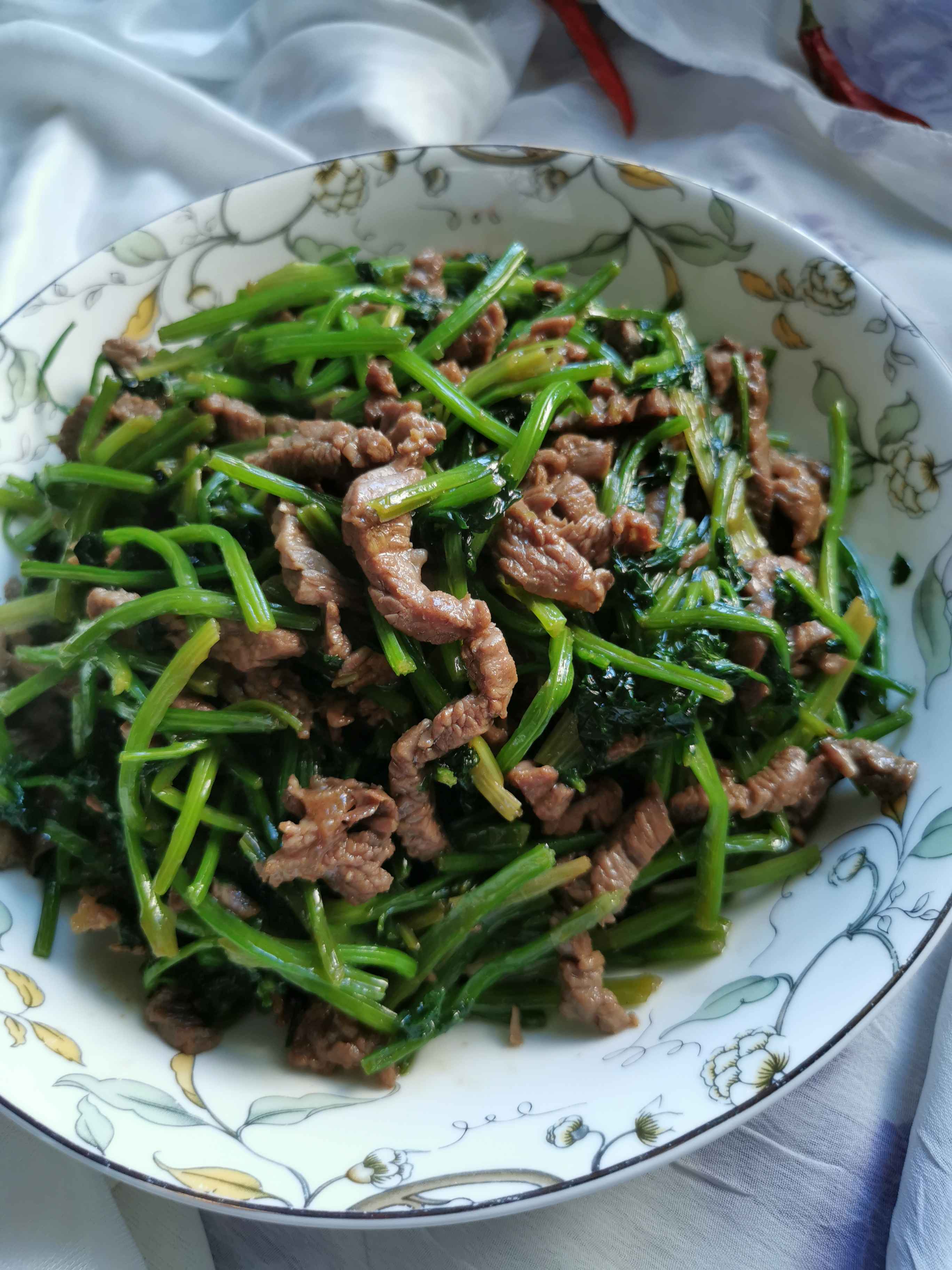 香菜炒牛肉的做法-家常味炒菜譜