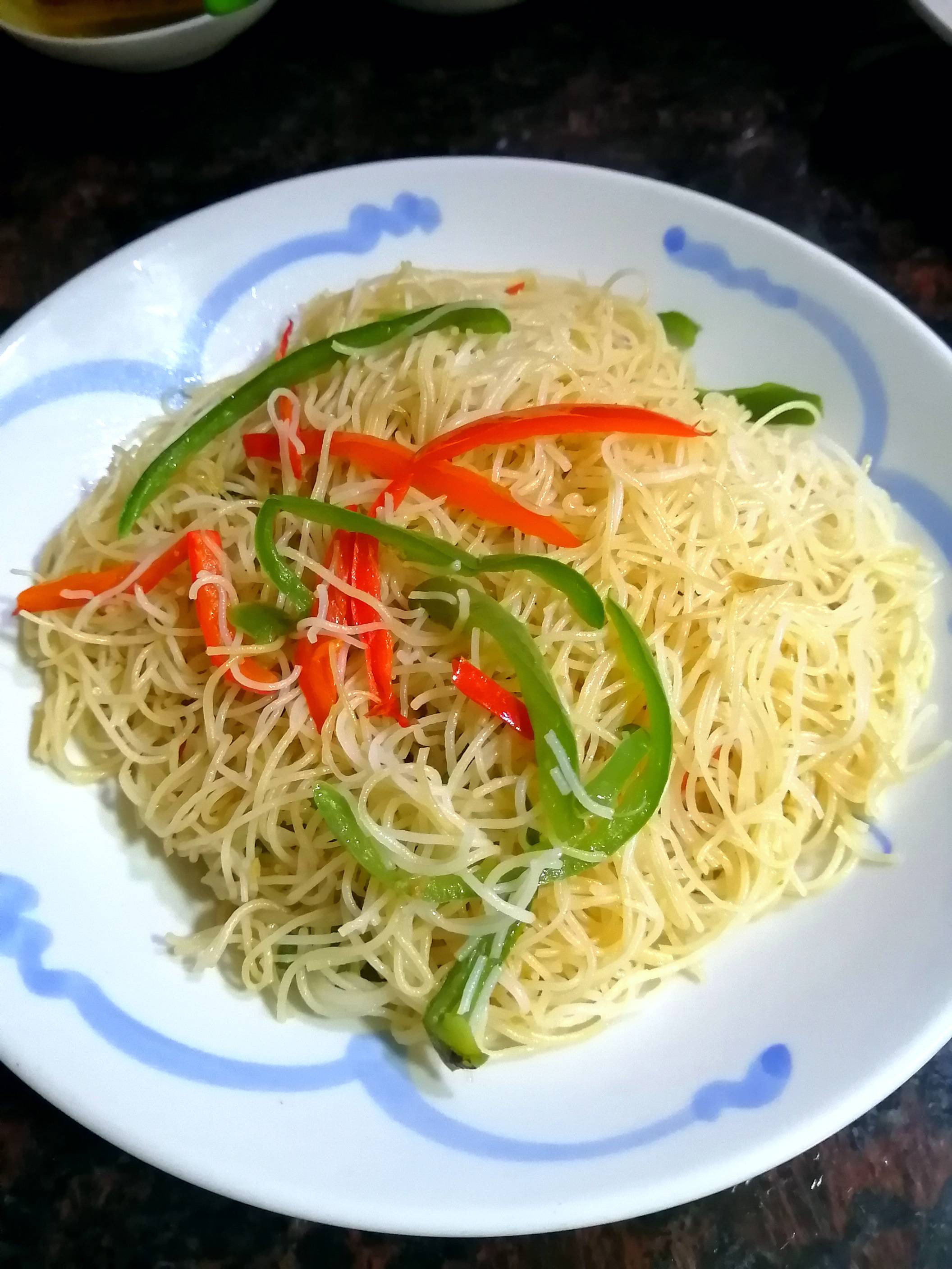 辣椒炒米粉的做法-家常味炒菜譜-易網健康養生網 辣椒炒米粉的做法-家常味炒菜譜