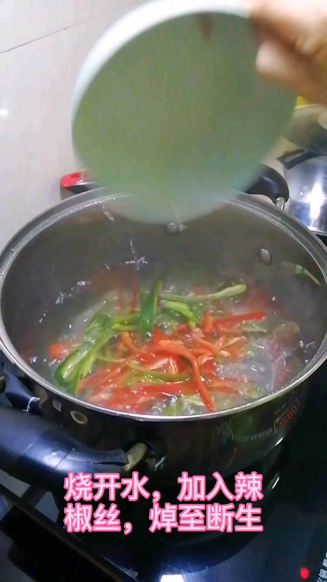 辣椒炒米粉的做法-家常味炒菜譜-易網健康養生網 辣椒炒米粉的做法-家常味炒菜譜