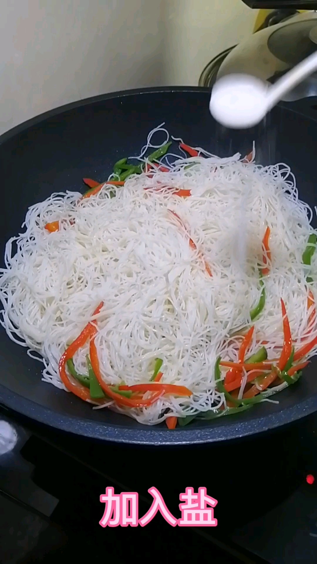 辣椒炒米粉的做法-家常味炒菜譜-易網健康養生網 辣椒炒米粉的做法-家常味炒菜譜