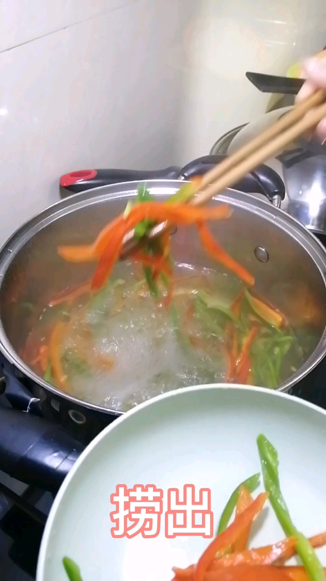 辣椒炒米粉的做法-家常味炒菜譜-易網健康養生網 辣椒炒米粉的做法-家常味炒菜譜