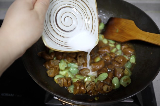 臘八蒜燒肥腸的做法-蒜香味燒菜譜-易網健康養生網 臘八蒜燒肥腸的做法-蒜香味燒菜譜