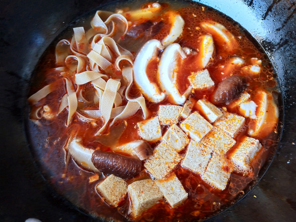 家庭版麻辣燙的做法-麻辣味煮菜譜-易網健康養生網 家庭版麻辣燙的做法-麻辣味煮菜譜