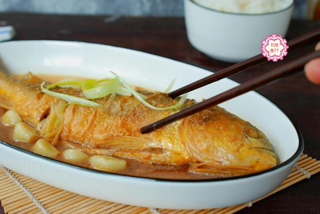 黃花魚這做法,不粘皮不粘鍋,香嫩入味好吃不怕胖的做法-蒜香味燉菜譜-易網健康養生網 黃花魚這做法,不粘皮不粘鍋,香嫩入味好吃不怕胖的做法-蒜香味燉菜譜