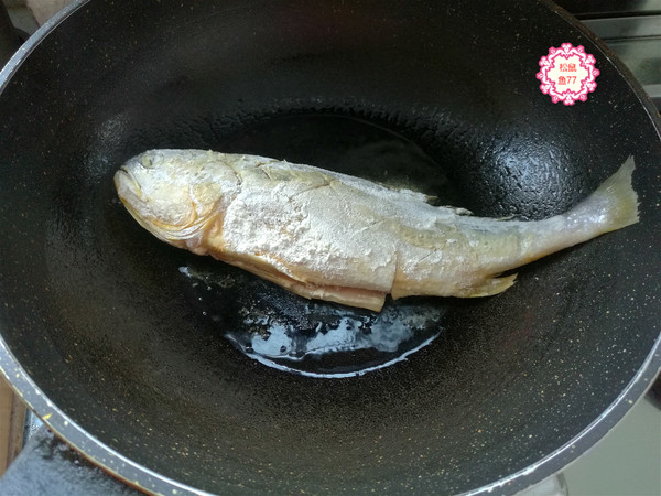 黃花魚這做法,不粘皮不粘鍋,香嫩入味好吃不怕胖的做法-蒜香味燉菜譜-易網健康養生網 黃花魚這做法,不粘皮不粘鍋,香嫩入味好吃不怕胖的做法-蒜香味燉菜譜