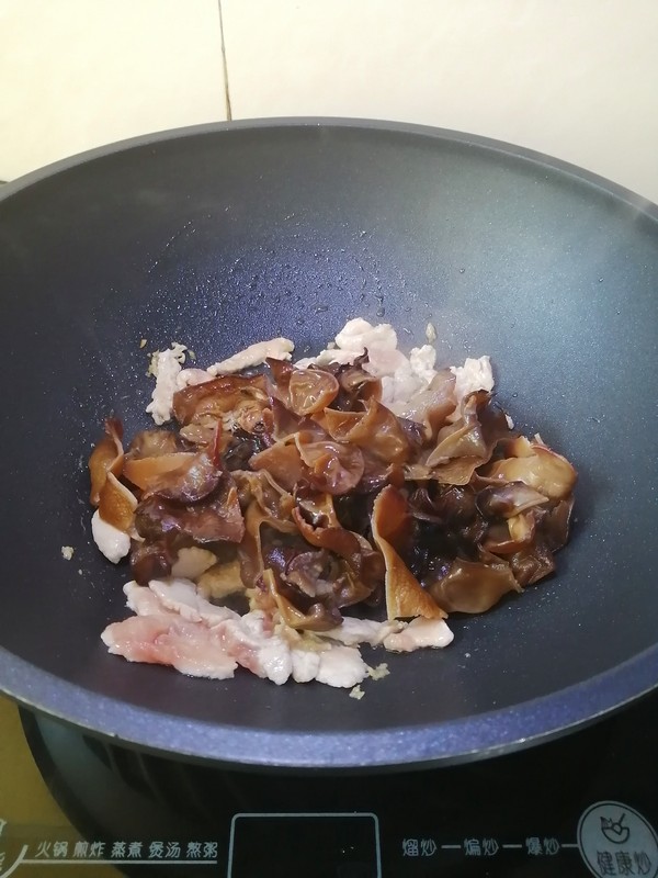 簡(jiǎn)簡(jiǎn)單單也不失美味~~木耳炒肉絲的做法-家常味炒菜譜-易網(wǎng)健康養(yǎng)生網(wǎng) 簡(jiǎn)簡(jiǎn)單單也不失美味~~木耳炒肉絲的做法-家常味炒菜譜