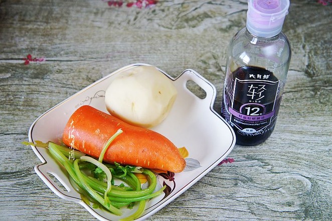 立春必吃的菜~素炒土豆絲的做法-家常味炒菜譜-易網<a href=http://m.logojc.com/ target=_blank class=infotextkey>健康養生</a>網 立春必吃的菜~素炒土豆絲的做法-家常味炒菜譜