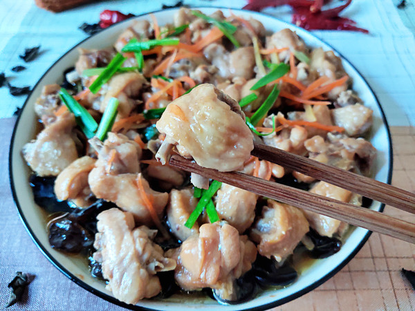 木耳蒸雞翅的做法-咸鮮味蒸菜譜