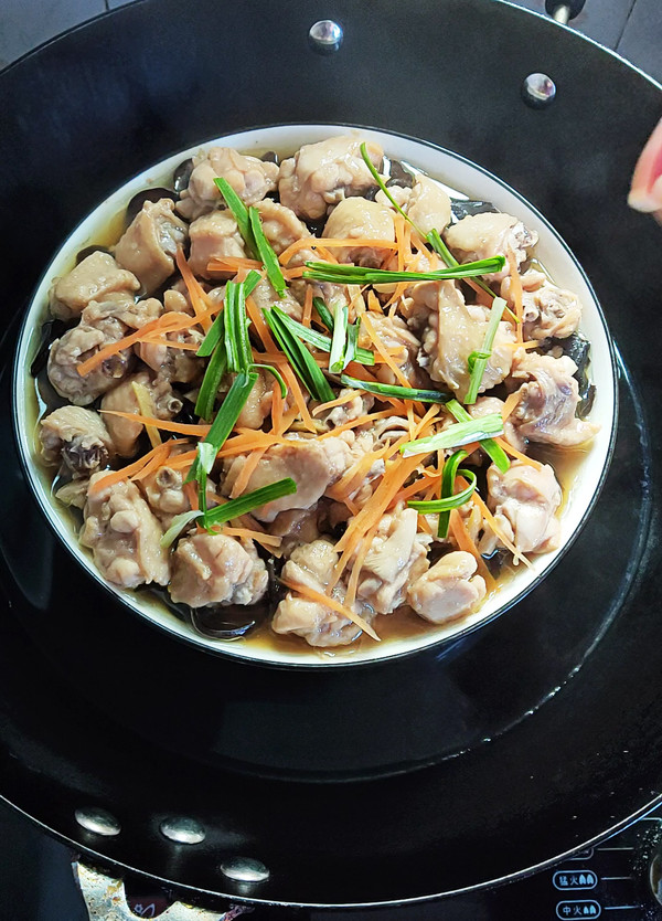 木耳蒸雞翅的做法-咸鮮味蒸菜譜