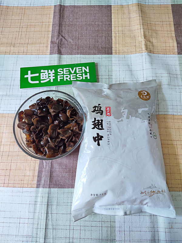 木耳蒸雞翅的做法-咸鮮味蒸菜譜
