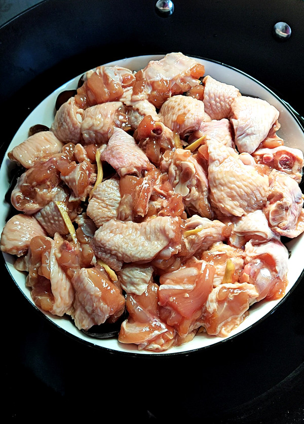 木耳蒸雞翅的做法-咸鮮味蒸菜譜