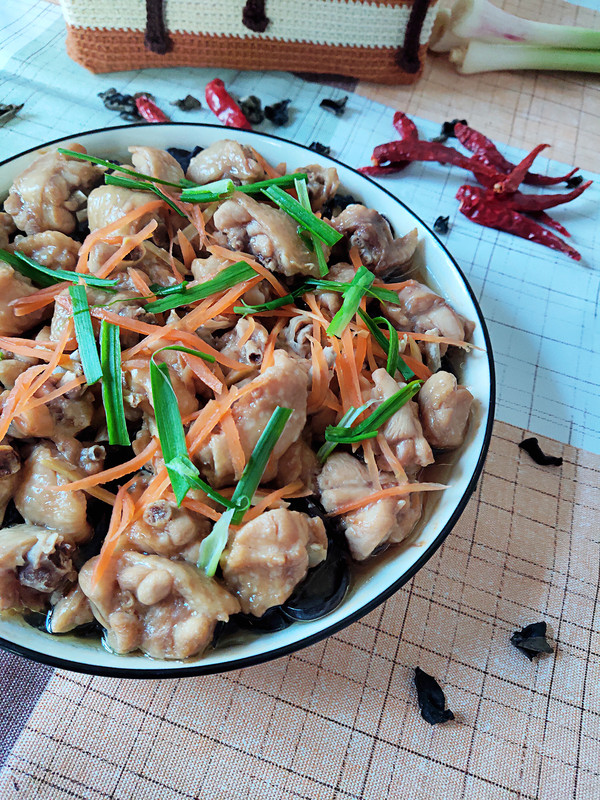 木耳蒸雞翅的做法-咸鮮味蒸菜譜