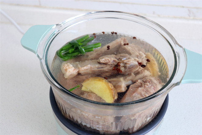 羊蝎子燉蘿卜的做法-家常味燉菜譜